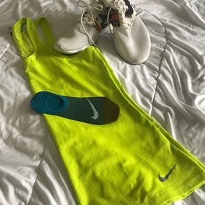 💜 Nike neon green racer back tank. 💜